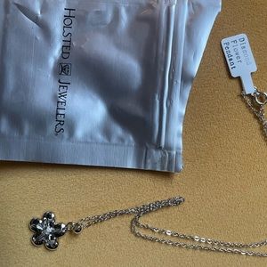 Flower pendant and necklace